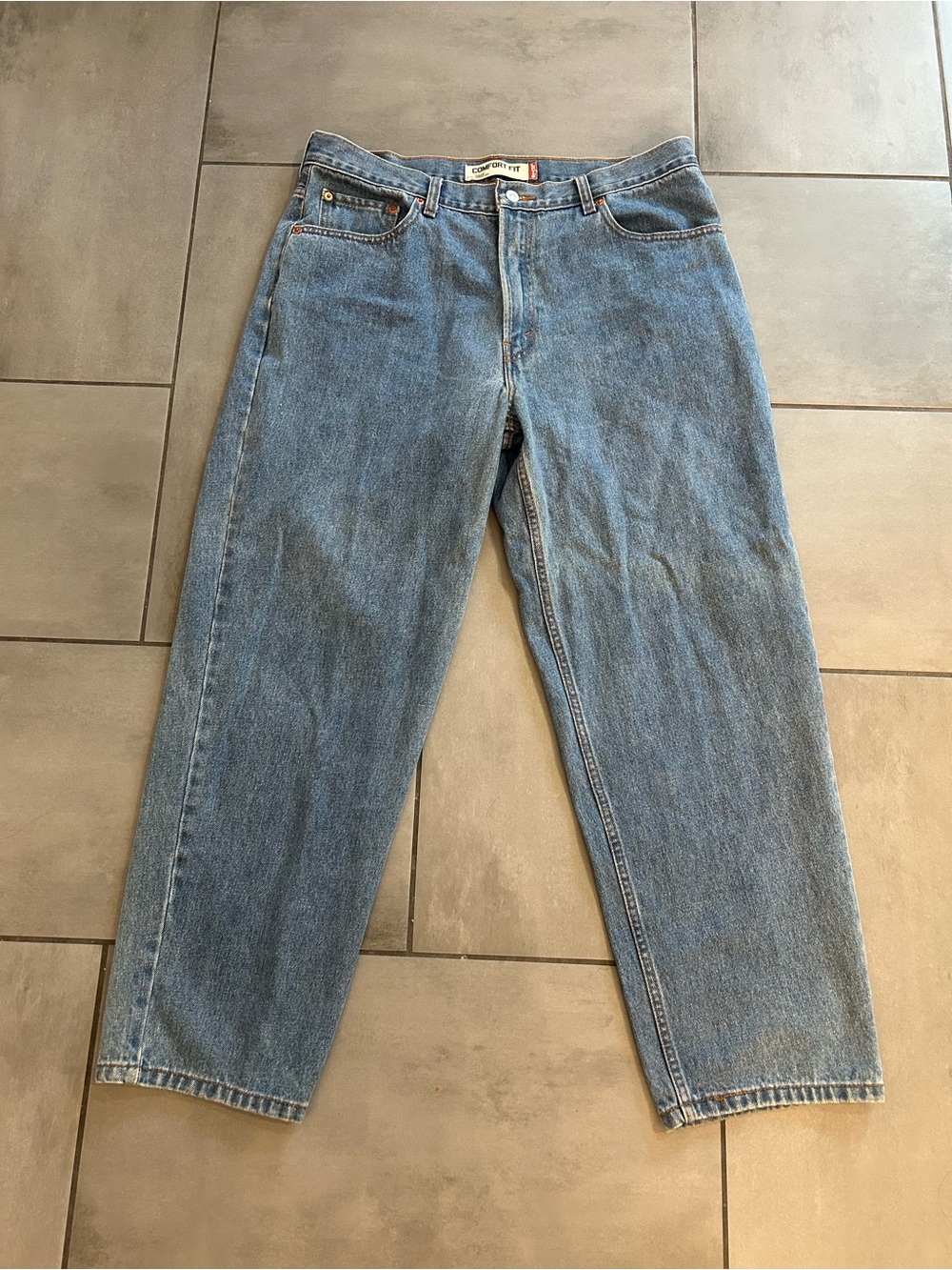 Levi’s 560 Comfort Fit Jeans — Light Wash Blue - Picture 2 of 5